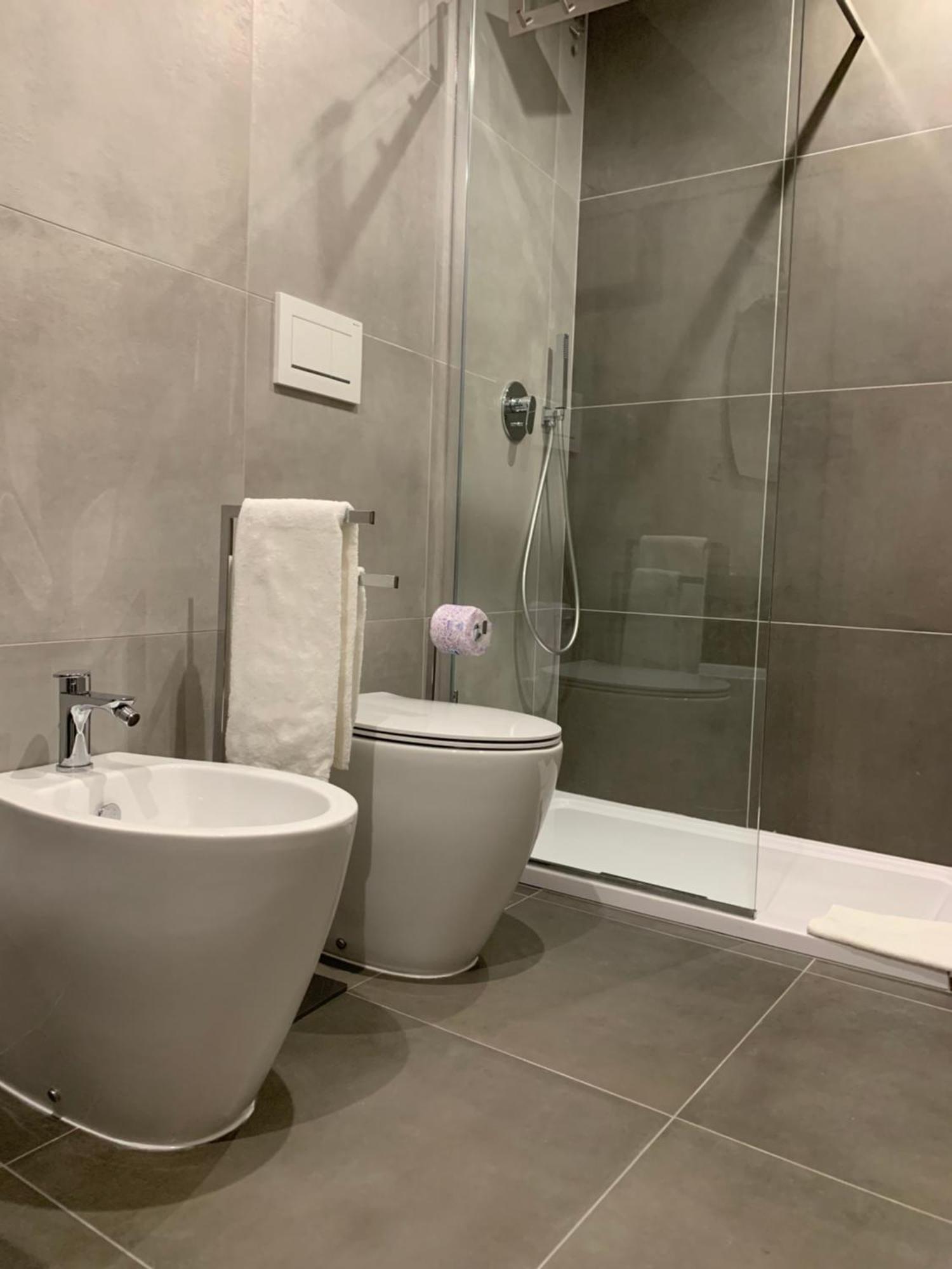 Large Single Room,1215967000:JPEG